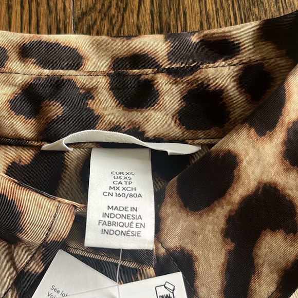 H&M cheeta button down - Picture 5 of 5